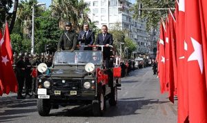 buyuk-zafer-antalyada-coskuyla-kutlaniyor-PtEyutHj.jpg