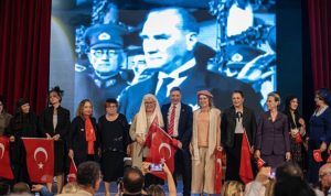 lider-memnun-oncu-bayanlarin-anildigi-sovda-sahne-aldi-bN5hjqE7.jpg