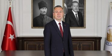sivas-belediye-lideri-dr-adem-uzun-anneler-gunu-nedeniyle-bir-kutlama-iletisi-yayinladi-CsEcS2rR.jpg