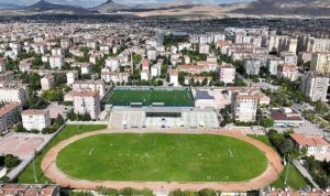 baskan-pekyatirmaci-yaz-spor-okullarinda-genc-sporcularla-bulustu-CONT7dwa.jpg