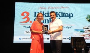 dikili-kitap-gunlerinde-ceyda-duvenci-ile-umut-dolu-soylesi-VJwHWV4I.jpg