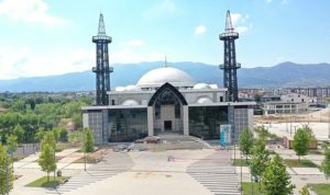 kartepe-kent-meydani-camii-buyuksehir-belediyesinin-modern-mimari-ibadethane-projesi-MPu2Mqqf.jpg