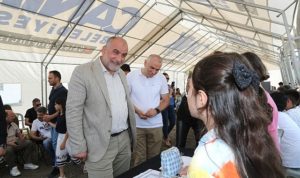 renkli-goruntulere-sahne-olan-veli-cocuk-etkinlikleri-pBqNFaZi.jpg