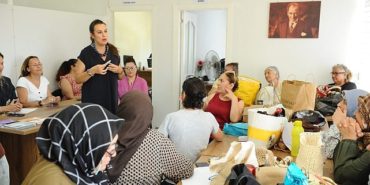 karsiyakada-kadin-gucu-mahalle-mahalle-yol-aliyor-guclu-kadinlar-sehirde-fark-yaratiyor-ZlhD6wuC.jpg