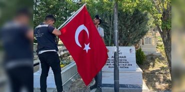 sehitliklerin-kalbinde-vefa-anlamli-bir-dokunusla-hatiralara-saygi-RTxsJXRs.jpg