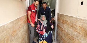 sevgi-teyzenin-hikayesiyle-belediye-ekipleri-seferber-oldu-kalpleri-isitan-anlar-SEWg6ceL.jpg