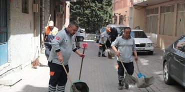 zeytinburnu-sokaklarinda-serinleten-yaz-temizligi-sicaklara-meydan-okuyan-ferahlatici-ipuclari-tLuaY3iv.jpg