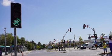 buyuksehir-kirmizi-isikta-durdu-stop-israil-sesiyle-cilgin-bir-mesaj-Ay8mYCYj.jpg