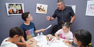cocuklar-icin-eglenceli-karikatur-atolyesi-altan-ozeskici-ile-yaratici-calismalar-basliyor-fO2xzrN3.jpg
