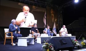 edremit-kitap-fuarinda-6-gun-edebiyat-sanat-ve-gazeteciligin-ozgun-bulusmasi-qKwKJxMr.jpg