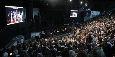 harbiyede-fosforlu-cevriyenin-isiltisiyla-buyuleyici-gosterisi-mNIv5LRy.jpg