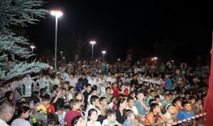 inegollu-cocuklar-karagoz-ile-renkli-bir-bulusma-yasadi-KpIBSE4s.jpg