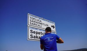 kirsal-yollarin-gizemli-dunyasi-levhalar-yenilenerek-yeniden-hayat-buluyor-VgzGQCfQ.jpg