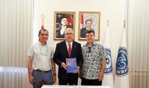 prof-dr-apaydinin-yeni-kitabi-burun-cerrahisinde-referans-kaynagi-olarak-one-cikiyor-RFTiaSQO.jpg