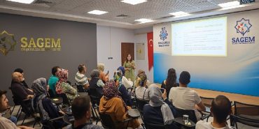 sagemden-ebeveynlikte-olumlu-becerilerle-cocuklarinizin-gelecegine-isik-tutun-DEI1JlRr.jpg