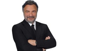unlu-oyuncu-oktay-kaynarca-sinpas-yapinin-tasarruf-sandiginin-guclu-reklam-yuzu-oldu-tu6uyKZH.jpg